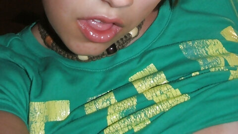 Beautiful short-haired amateur babe shows...